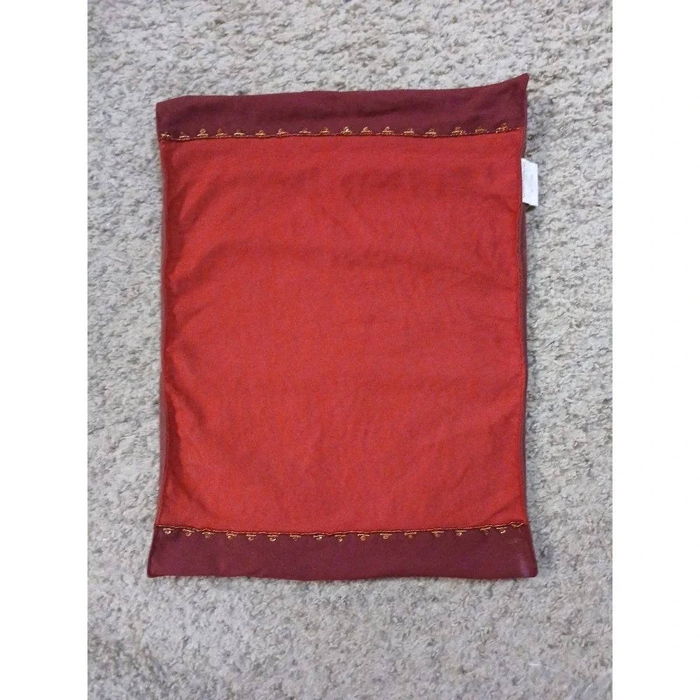 Crate and Barrel Red/Burgundy Gala Placemats - Lot Of 8 With Table Runner EUC - Picture 9 of 9